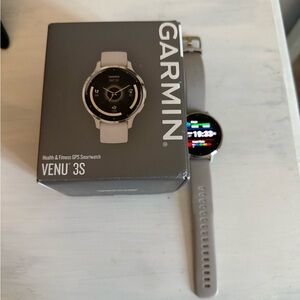 Garmin Silver and Gray Smartwatch with Digital Display